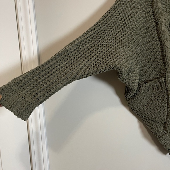 Womens Sweater Size Small Sweater Olive Green Oversized Knit Cardigan - Picture 4 of 10